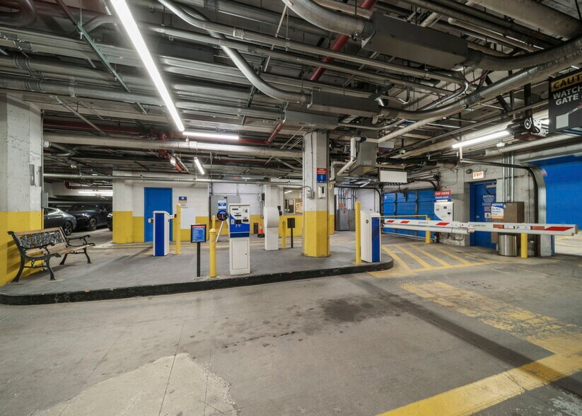 More Photos Of 75 W Harrison St, Chicago Parking Garage For Sale