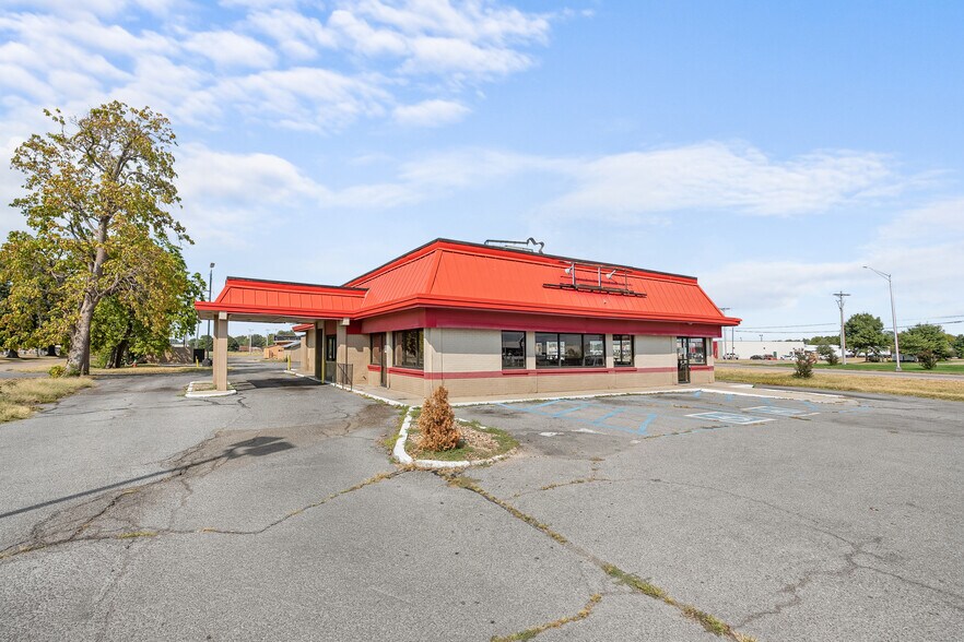 More Photos Of 1105 S Main St, Sikeston Fast Food For Sale