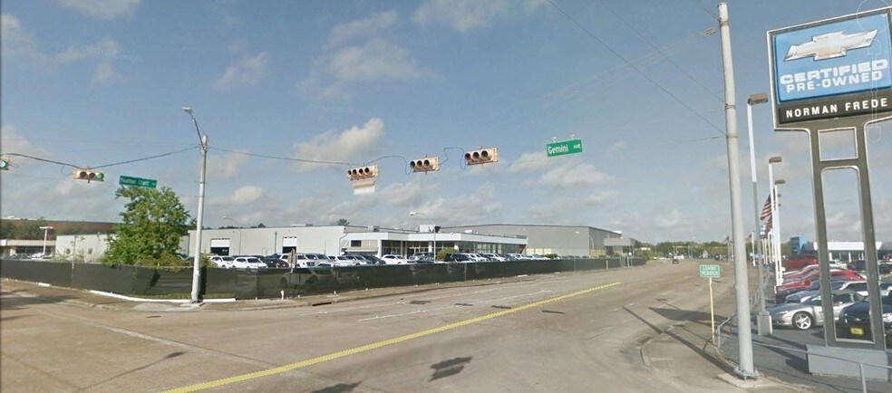 More Photos Of 16800 Feather Craft Ln, Houston Auto Dealership For Lease
