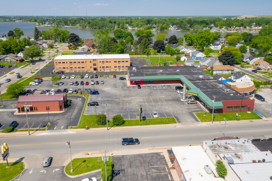 More Photos Of 5235 N Summit St, Toledo Storefront For Lease