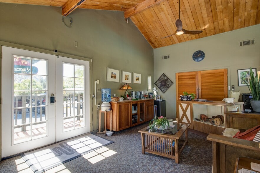 More Photos Of 13383 Sierra Way, Kernville Hotel For Sale