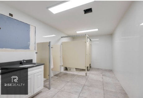 More Photos Of 1539 Covert St, Ridgewood Warehouse For Lease