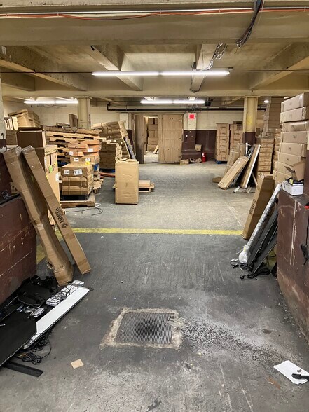 More Photos Of 32 Intersection St, Hempstead Warehouse For Lease