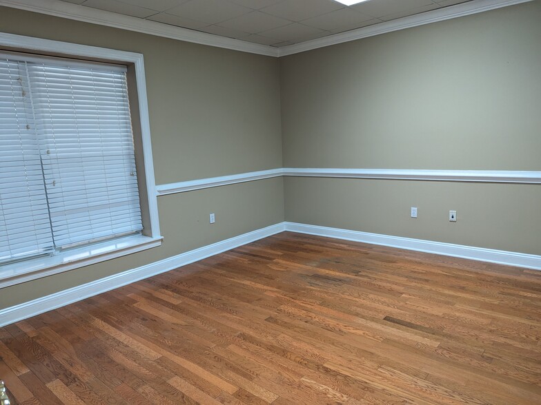 More Photos Of 2104 Delta Way, Tallahassee Office For Sale
