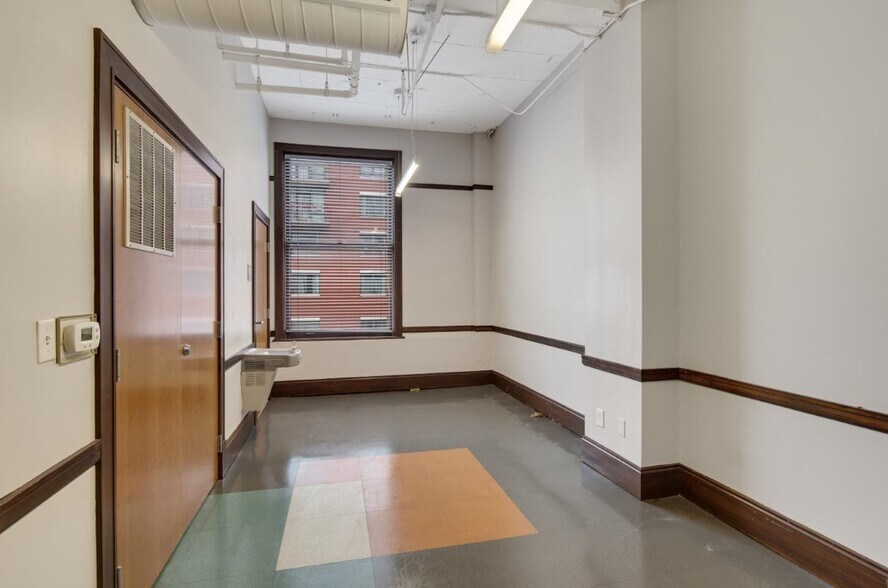 More Photos Of 62 N Main St, Memphis Apartments For Lease