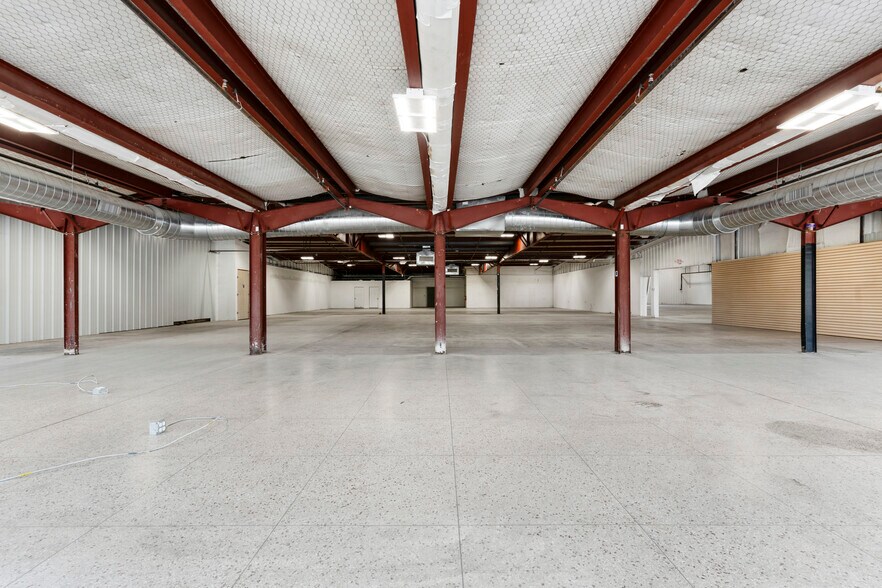 More Photos Of 1511 W Broadway St, Ardmore Auto Dealership For Sale