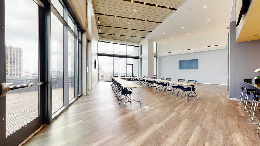 More Photos Of 203 W 10th St, Austin Office For Lease