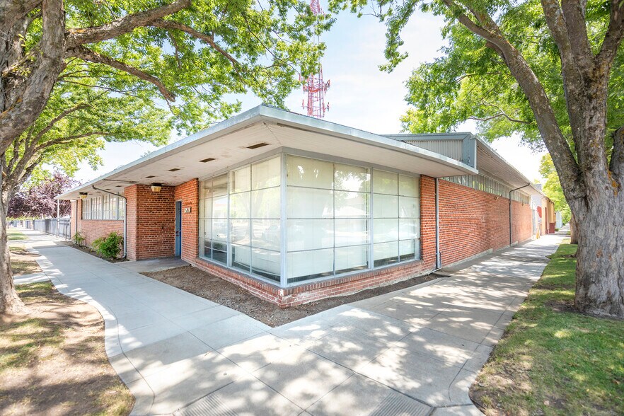 More Photos Of 1829 22nd St, Sacramento Warehouse For Lease