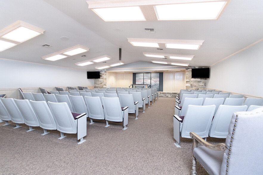 More Photos Of 305 W Dallas St, Llano Religious Facility For Sale