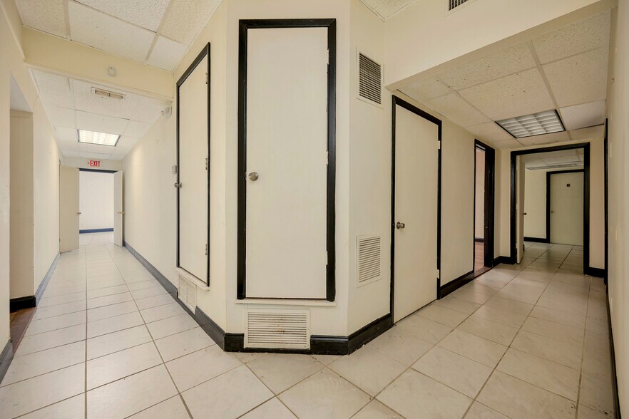 More Photos Of 2200 Evans Ave, Fort Worth Medical For Sale