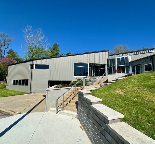 Primary Photo Of 3600 Auburn Rd, Rochester Hills Veterinarian Kennel For Lease