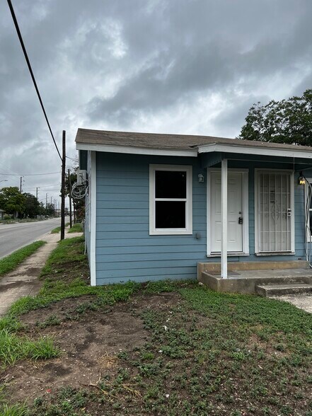 More Photos Of 101 Stanley Ct, San Antonio Multifamily For Sale