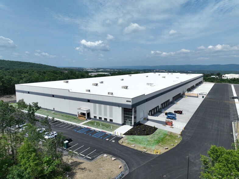 Primary Photo Of 4555 Oldfield Blvd, Pittston Warehouse For Lease