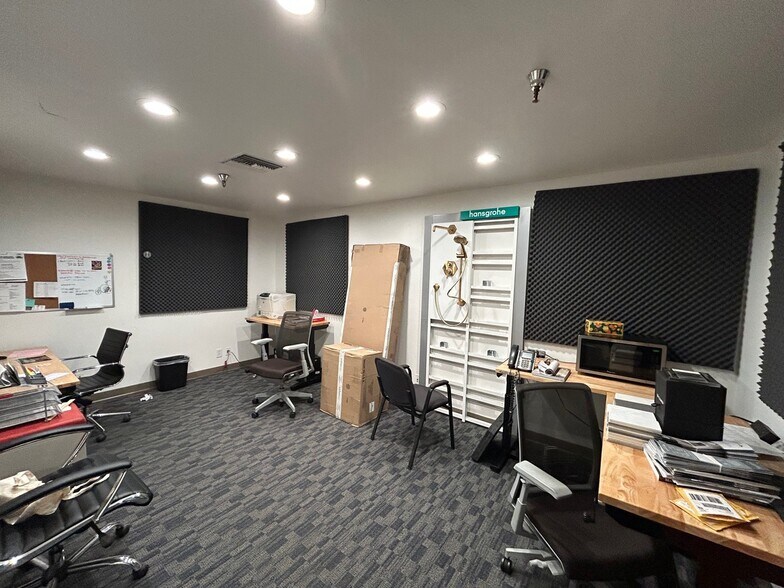 More Photos Of 7311-7341 Anaconda Ave, Garden Grove Warehouse For Lease