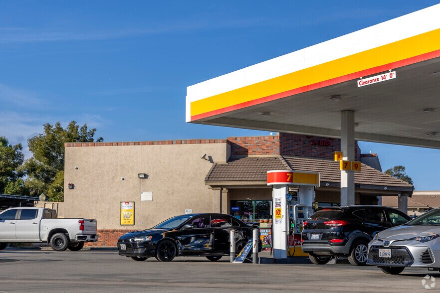 More Photos Of 936 E Mission Rd, Fallbrook Freestanding For Lease