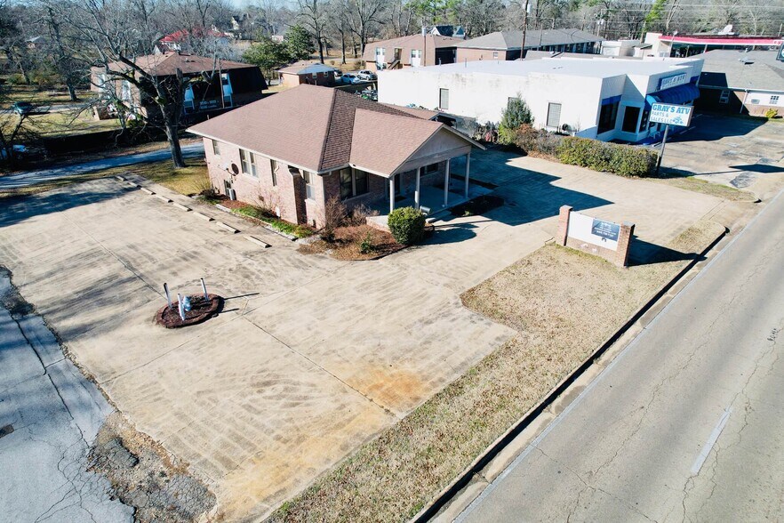More Photos Of 303 S Second St, Booneville Medical For Sale
