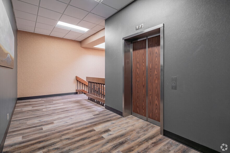 More Photos Of 4400 S Piedras Dr, San Antonio Unknown For Lease