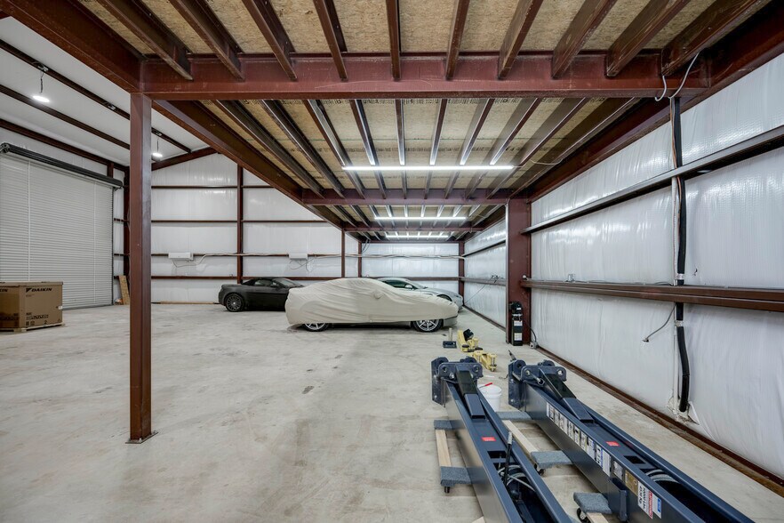 More Photos Of 15210 Fitzhugh Rd, Austin Warehouse For Lease