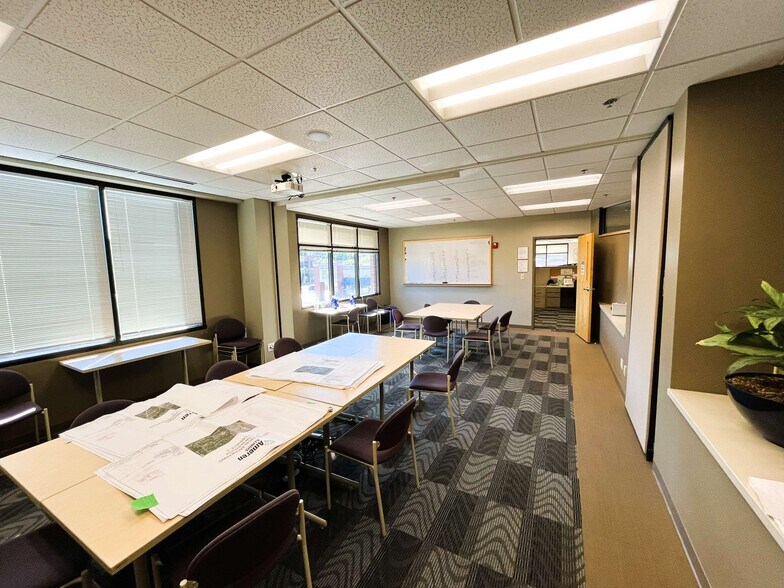 More Photos Of 20 Allen Ave, Webster Groves Office For Lease