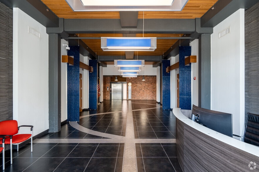 More Photos Of 180 W Ostend St, Baltimore Office For Lease