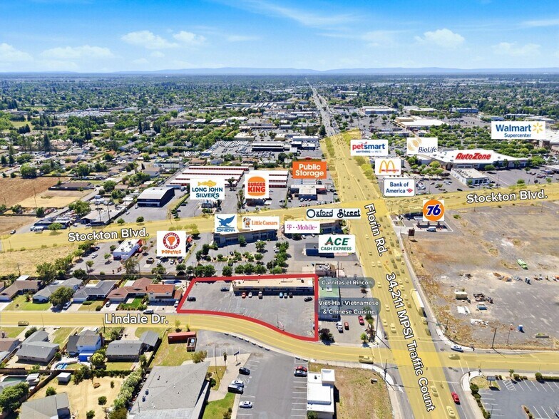 More Photos Of 7206-7216 Lindale Dr, Sacramento Storefront For Sale