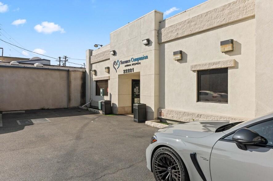 More Photos Of 22221 S Vermont Ave, Torrance Veterinarian Kennel For Sale