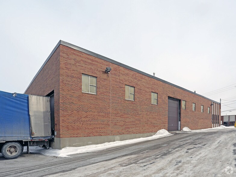 More Photos Of 400 Norfinch Dr, Toronto Warehouse For Lease