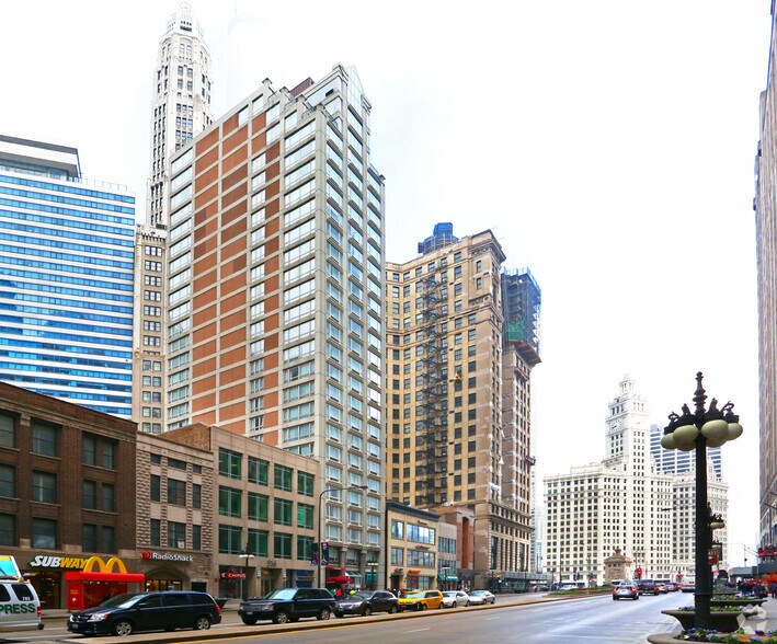 More Photos Of 324 N Michigan Ave, Chicago Storefront Retail Office For Lease