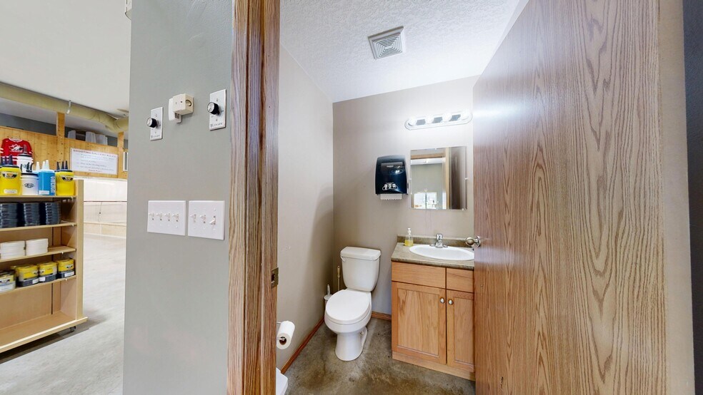 More Photos Of 4902 51 Av, Stettler Freestanding For Lease