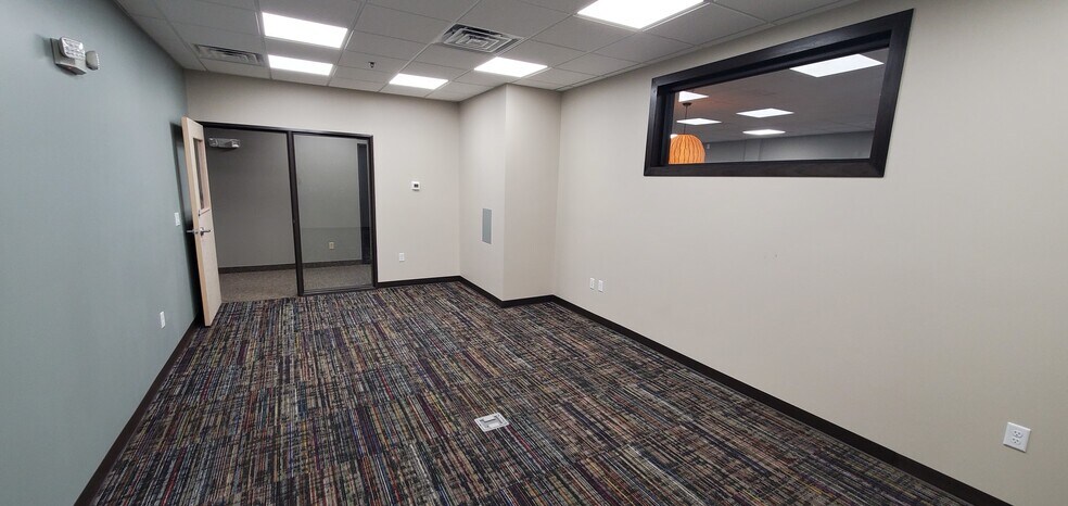 More Photos Of 3210 27th St W, Williston Office For Lease