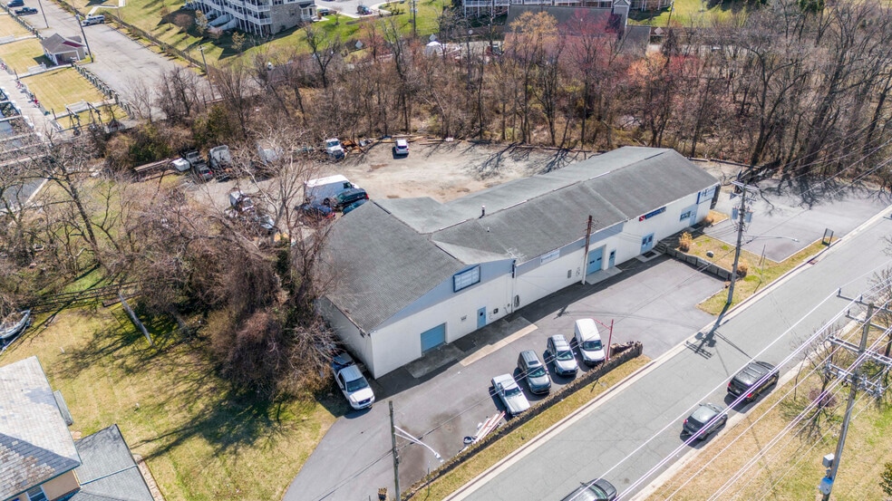 More Photos Of 1923 Old Eastern Ave, Essex Service For Lease