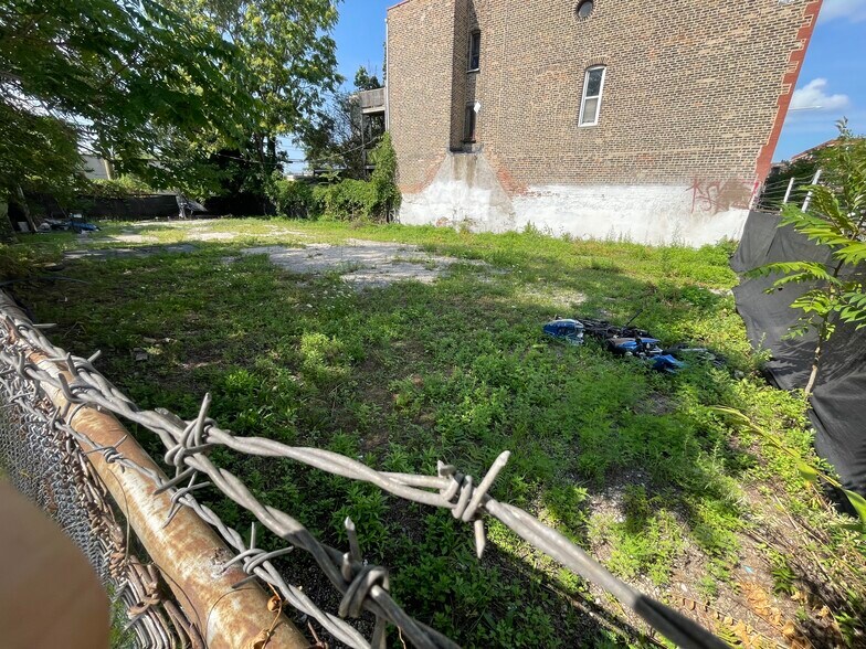 More Photos Of 2101 W Grand Ave, Chicago Land For Lease