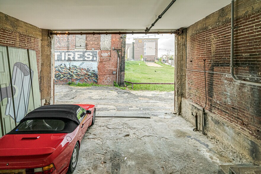 More Photos Of 339 Madison Ave, Memphis Storefront Retail Office For Sale