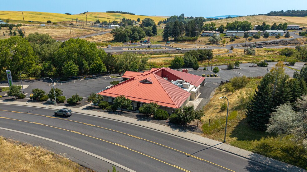 More Photos Of 1095 SE Bishop Blvd, Pullman Office For Sale