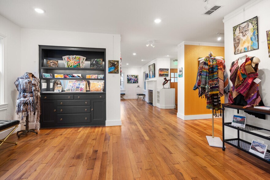 More Photos Of 505 Main, Blanco Office Residential For Sale