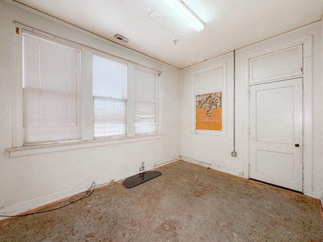 More Photos Of 200 W Grand Ave, Ponca City Warehouse For Sale