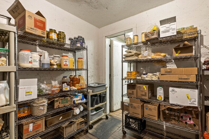 More Photos Of 5100-N Star Blvd, Great Falls Storefront Retail Office For Sale