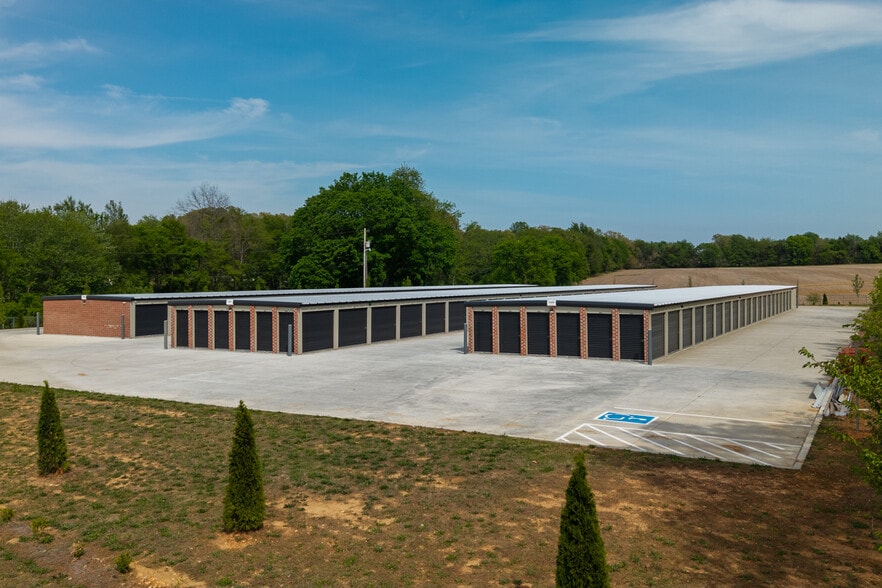 More Photos Of 4624 Highway 31 W, Cottontown Office For Sale