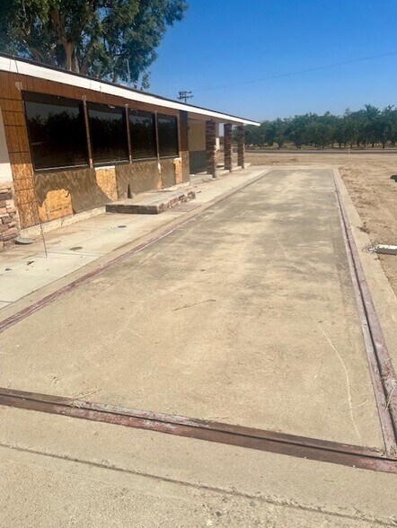 More Photos Of 1270 E Riverside St, Shafter Service For Sale