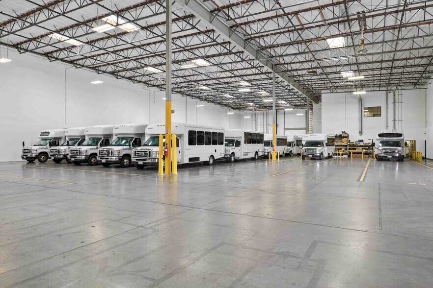 More Photos Of 9031 N Lurline Ave, Chatsworth Distribution For Lease