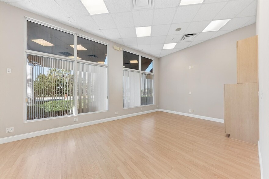 More Photos Of 826 N Dixie Hwy, Lantana Apartments For Sale