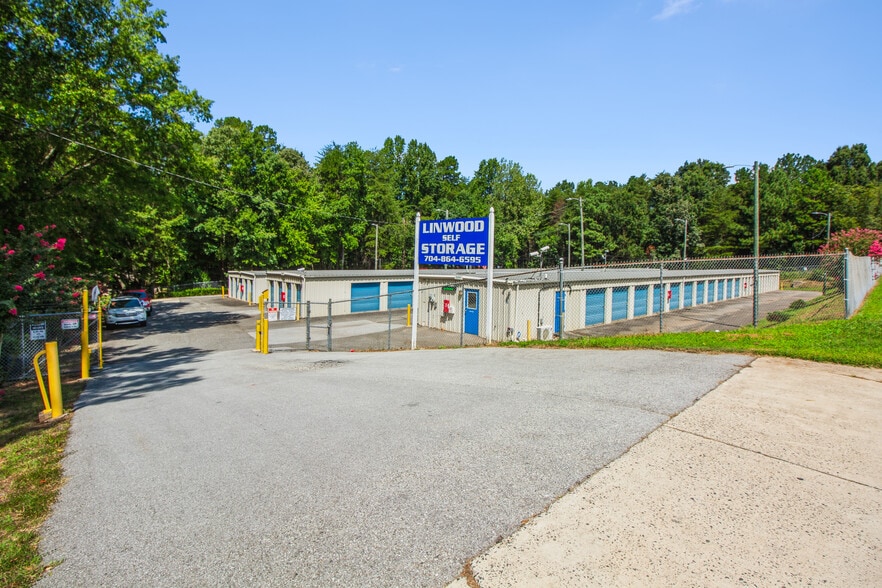 More Photos Of 700 S Linwood Rd, Gastonia Self Storage For Sale