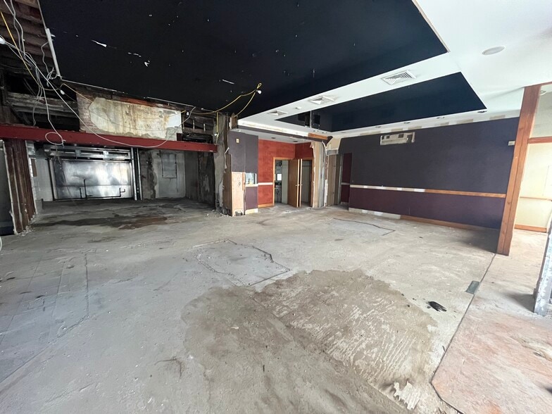 More Photos Of 4348-50 Main St, Philadelphia Restaurant For Sale