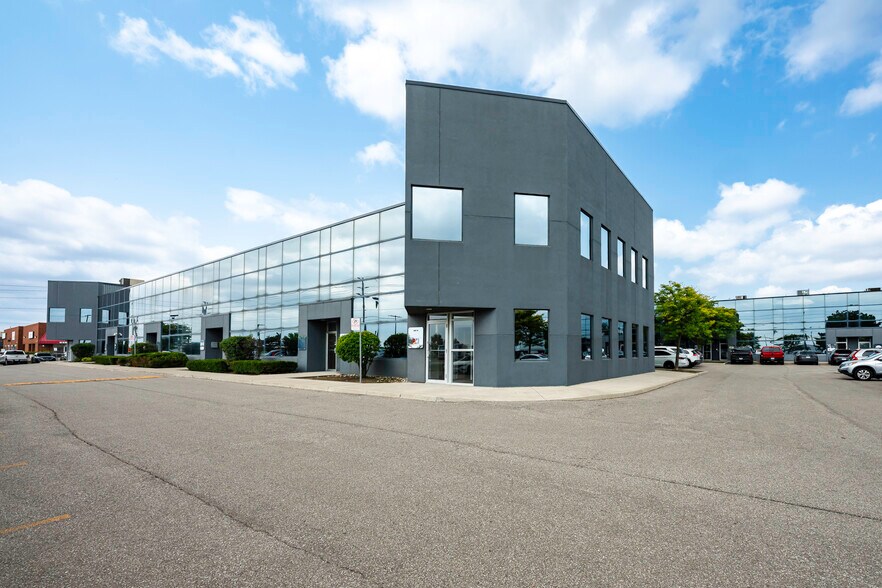 More Photos Of 2355 Derry Rd E, Mississauga Light Distribution For Sale