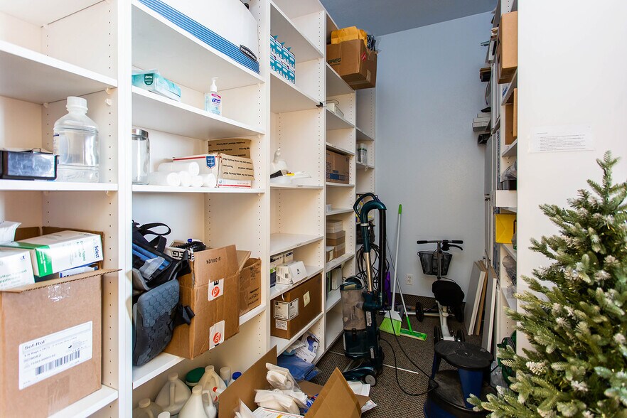 More Photos Of 1263 Bennett Ave, Burley Medical For Lease