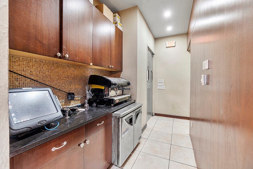 More Photos Of 401 W Atlantic Ave, Delray Beach Storefront Retail Office For Sale