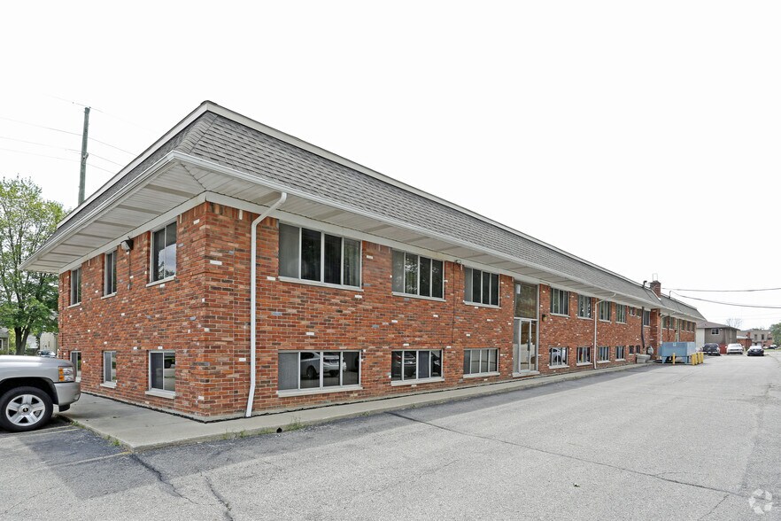 More Photos Of 28475 Greenfield Rd, Southfield Office For Lease