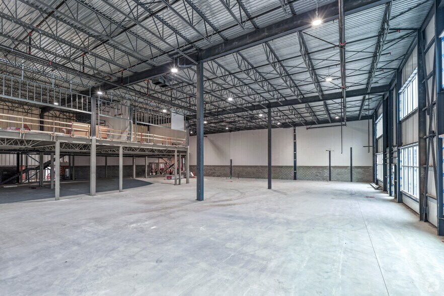 More Photos Of 100 Blvd Jean-Baptiste-Rolland O, Saint-jerome Unknown For Lease