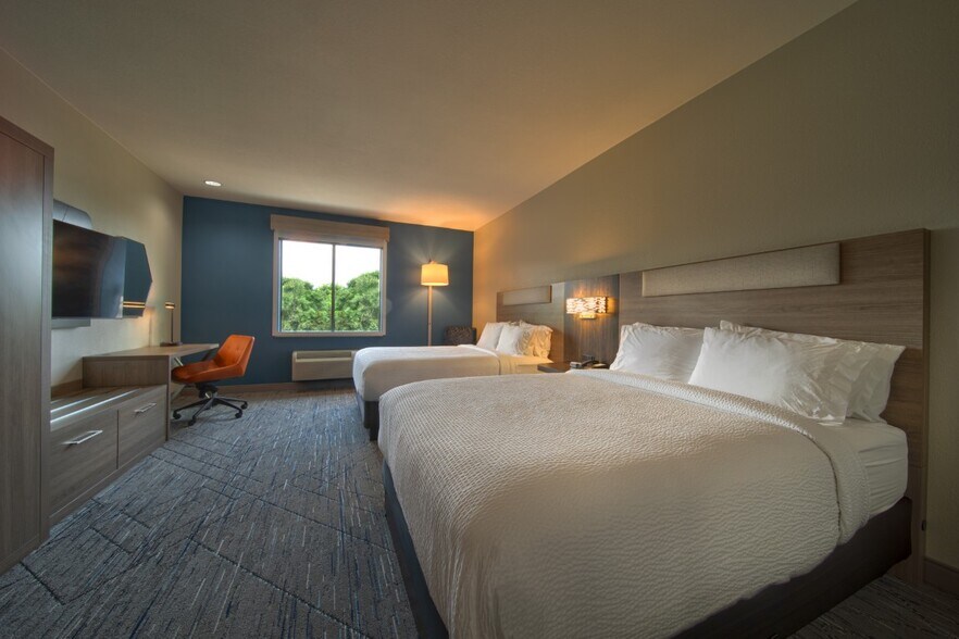 More Photos Of 600 US Highway 59 S, Cleveland Hotel For Sale