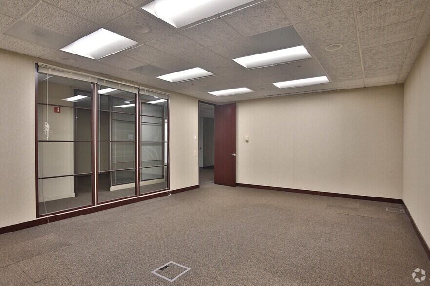 More Photos Of 124 Verdae Blvd, Greenville Office For Lease